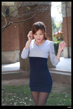 女邻居掀开短裙让我挺进